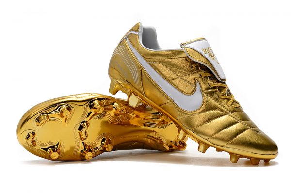 b0037019 Nike Tiempo